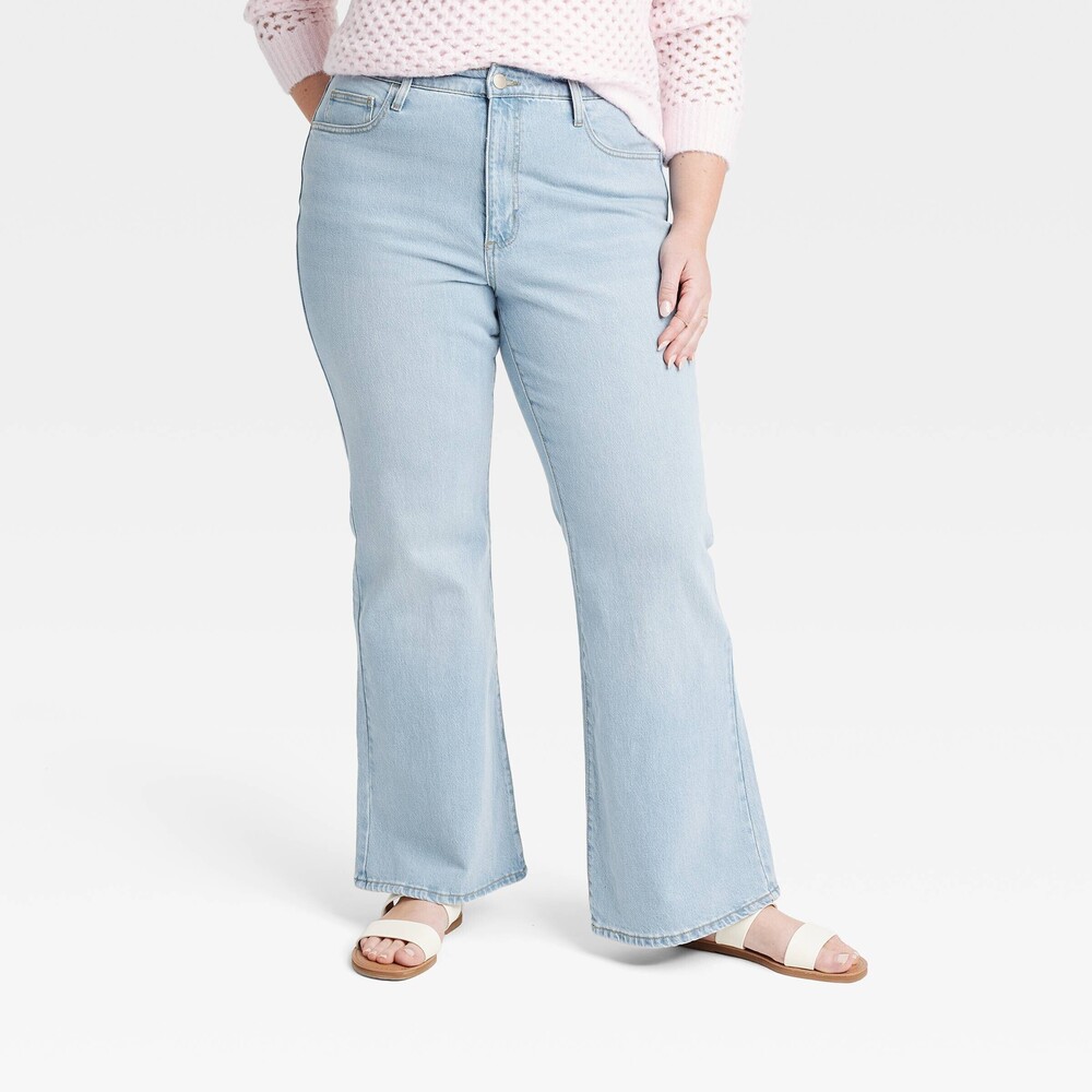 High-Rise Flare Jeans - Light Wash 26
